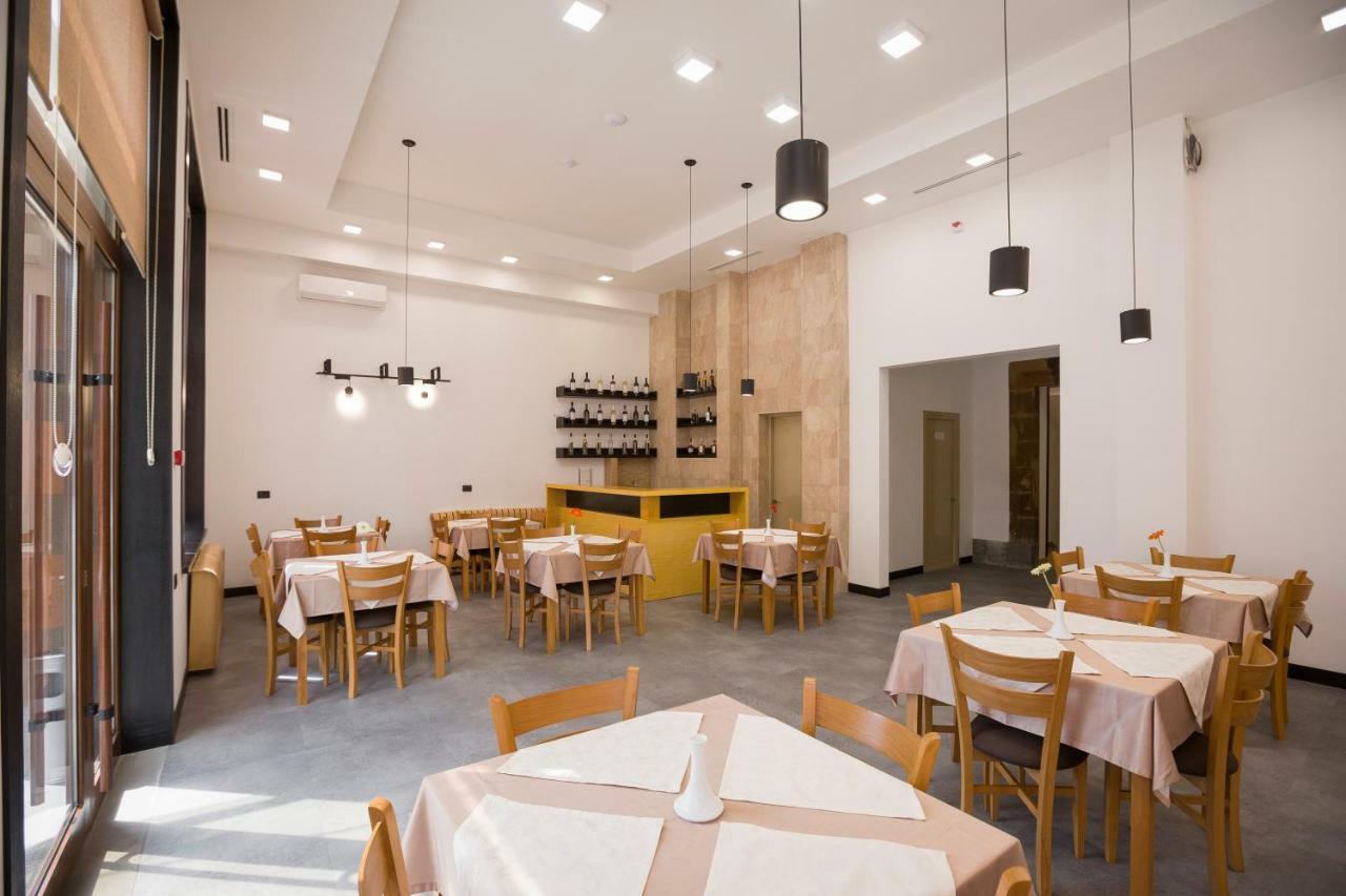 Annabella Boutique Hotel Yerevan Exterior photo