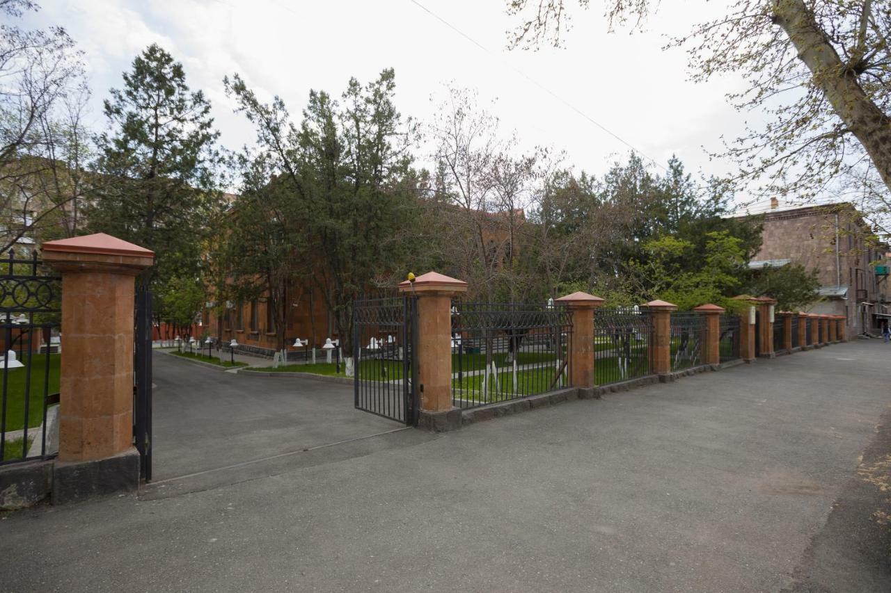 Annabella Boutique Hotel Yerevan Exterior photo