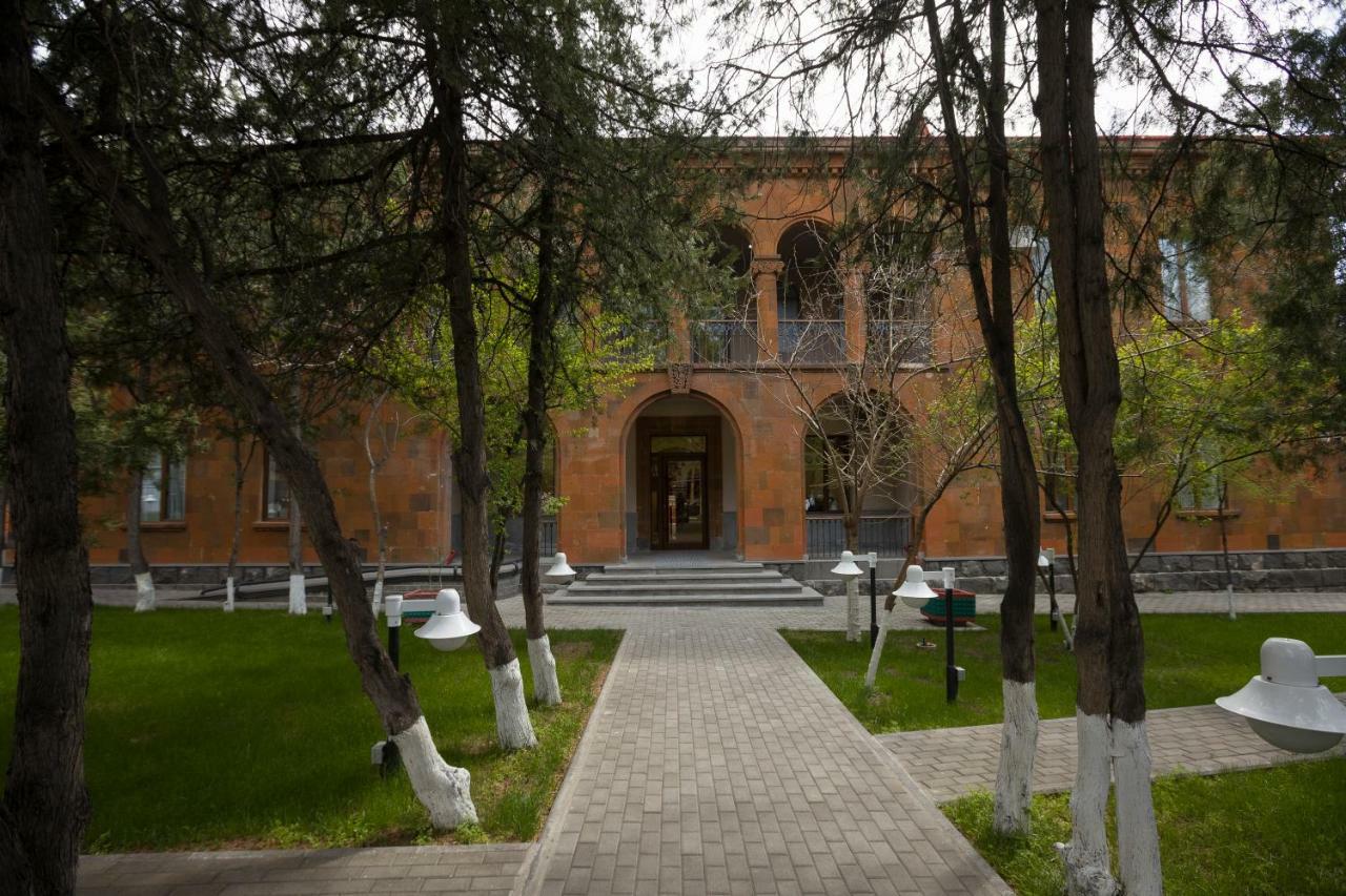 Annabella Boutique Hotel Yerevan Exterior photo